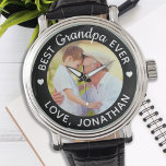 Montre Meilleur Grand-Père Jamais Nom Personnalisé Photo<br><div class="desc">Meilleur Grand-Père Jamais ... Customisez cette montre grand-père avec la photo et le nom préférés de votre petit-enfant. Qu'il s'agisse d'un anniversaire de grand-père, de fête des pères ou de Noël, cette montre grand-père avec être un favori. Grand cadeau à tous les petits papas, grands-pères des enfants ! DROIT D'AUTEUR...</div>