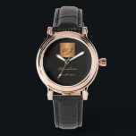 Montre Monogramme initiales modernes noir script de nom é<br><div class="desc">Elégante montre de luxe en cuir noir look pour femmes avec une parties scintillant en or monogrammed carré et signature de nom personnalisée.</div>