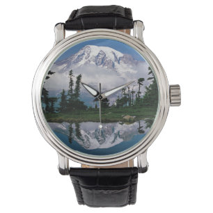 Montre Mont Rainier reflété dans un lac de montagne