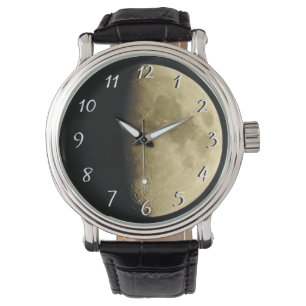 Montre Moon Close Up Photo