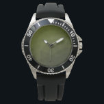 Montre Motif géométrique du maillage vert de l'Armée<br><div class="desc">Militaire dégradé géométrique maillage motif triangles ombre. Huile verte d'olive foncée de l'armée pour équipement de soldat, camo. Il imite les paysages militaires naturels, la résistance, l'endurance, la résilience. Les sous-tons de terre se connectent à la nature, au sol. Symbolise l'héritage militaire, l'utilité extérieure.</div>