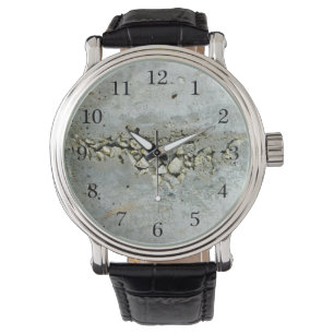 Montre Mur en béton criqué avec de petites pierres