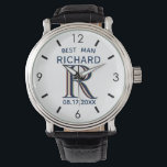 Montre Nom de monogramme personnalisé Meilleur Mariage de<br><div class="desc">Cette montre unique est conçue comme un cadeau pour votre Best Man. Caractéristiques du monogramme / initial; prénom et date du mariage. Il y a même une couche unique du monogramme — regardez attentivement et vous verrez trois couleurs, ce qui lui donne une sensation de profondeur. Un moyen spécial de...</div>