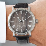 Montre Nom du monogramme personnalisé Rustic Farmhouse<br><div class="desc">Créez votre propre montre personnalisée avec votre monogramme personnalisé et votre nom sur un arrière - plan rustique en planches de bois de style ferme. Vous pouvez facilement ajouter du texte ou des images,  customiser des polices et des arrière - plans.</div>