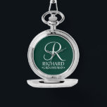 Montre Nom et monogramme du Groomsman personnalisé<br><div class="desc">Elégant Black and White Personnalisé Groomsman Cadeaux avec monogramme personnalisé en blanc élégant style de police avec nom et titre de groomsman dans le style de police serif classique sur arrière - plan vert émeraude. Parfait aussi pour le meilleur homme, père de la mariée, demoiselle d'honneur, fille de fleurs, mère...</div>
