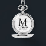 Montre Nom et monogramme du Groomsman personnalisé modern<br><div class="desc">Cadeaux de Groomsman Personnalisés Noir et Blanc Modernes avec monogramme personnalisé,  nom et titre de marionnettiste en style serif classique noir sur arrière - plan blanc. Aussi parfait pour Best Man,  Père de la Mariée et plus.</div>