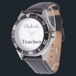 Montre Nom personnalisé de l'enseignant noir<br><div class="desc">Un cadeau parfait pour les enseignants avec un visage unique en noir.</div>