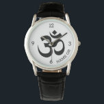 Montre Nom, Symbole Om Noir Masculine classique<br><div class="desc">Une montre classique en cuir noir pour homme avec un symbole OM imprimé, des numéros primaires et de la place pour un nom subtil ou des initiales monographiques. Modifiez le texte pour ajouter le nom, les initiales ou supprimer à l'aide du Modèle fourni. Un bracelet en cuir marron et d'autres...</div>