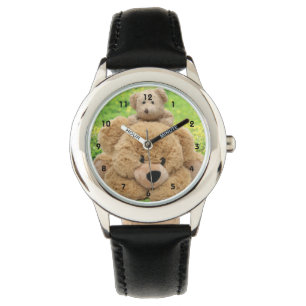 Montre Nounours mignon dans un pré