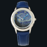 Montre Nuit Van Gogh Starry<br><div class="desc">Starry Night de Vincent Van Gogh, huile sur toile, 1889, est une peinture de paysage d'un vaste tourbillon d'étoiles brillantes sur un paysage de ville lointaine et de collines ondulantes, avec un seul cyprès au premier plan comme une flamme verte foncée. Van Gogh a peint son chef-d'oeuvre étoilé non pas...</div>
