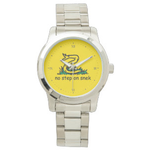 Montre Pas de pas sur les mèmes de snek parodie de Gadsde