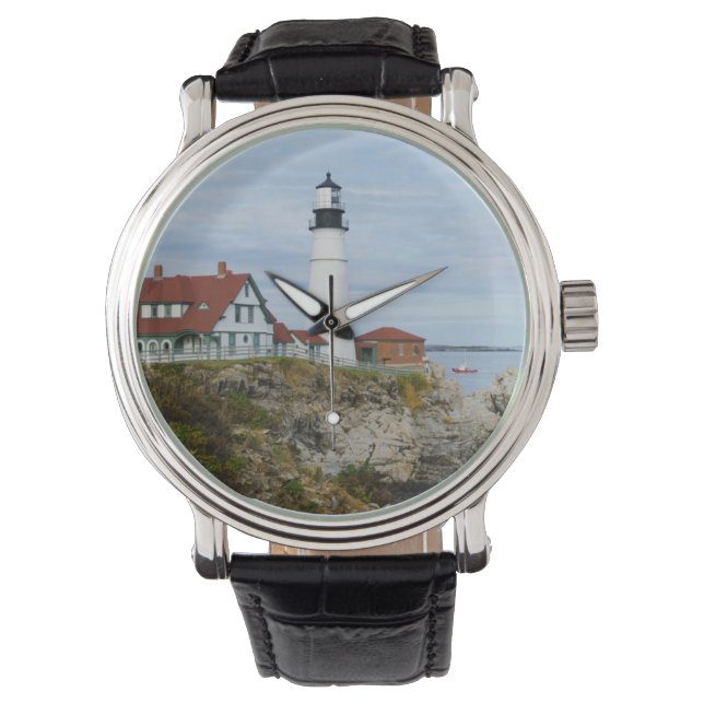 Montre Phare de Portland Headlight sur une côte rocheuse (devant)