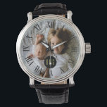 Montre Photo de famille personnalisée | Monogramme | Numé<br><div class="desc">Téléchargez votre photo préférée depuis Instagram, téléphone ou votre ordinateur personnel sur cette montre personnalisée avec votre monogramme à l'intérieur d'un cadre en cercle noir centré au milieu. Sur les bords extérieurs de la montre se trouvent de grands chiffres romains. *******Si votre photo est coupée, utilisez la fonction "modifier cette...</div>