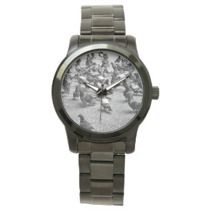 Montre Photographie noir et blanc de nombreux pigeons