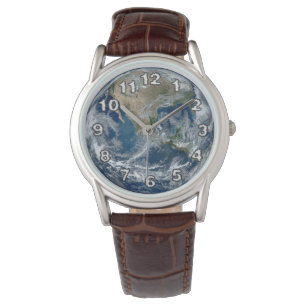 Montre Planète Terre de l'espace avec nuages