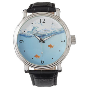 Montre Poisson d'or sous aquarium