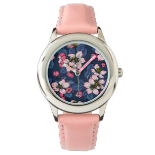 Montre Pomme fleurit sur un bleu foncé