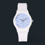 Montre Poudre blanche Bleu Floral Damas<br><div class="desc">Elégant pastel poudres bleu damas floral sur arrière - plan blanc personnalisé. Si vous avez besoin d'aide pour customiser un de mes designs,  contactez le concepteur ArtOnWear. Mise en forme de texte gratuite avec aide en direct disponible sur demande.</div>