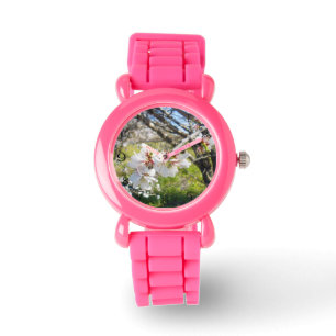 Montre Printemps pur : fleurs blanches sur un arbre