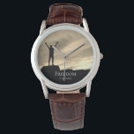 Montre *~* Prix masculin Diplôme Liberté de retraite<br><div class="desc">* Il s'agit d'une montre brune design pour hommes avec une bracelet en cuir marron. Il peut facilement être customisé. Il présente un coucher de soleil sépia artistique, vu d'un sommet de montagne symbolise les sentiments de joie, de liberté, de réussite et de succès. Cette scène joyeuse peut être utilisée...</div>