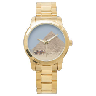 Montre Pyramide de Khafre et une chaîne de chars