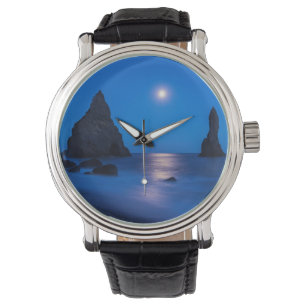 Montre Reflet du lever de lune sur l'océan et les stacks