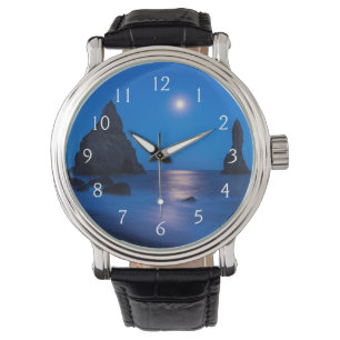 Montre Reflet du lever de lune sur l'océan et les stacks