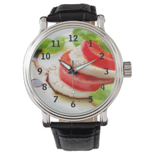 Montre Salade de Caprese. Tranches de tomate et de