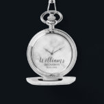 Montre Scénario moderne - Groomsman personnalisé<br><div class="desc">Cadeaux Groomsman personnalisés avec le nom de toiletteur personnalisé en gris style de police script moderne avec titre et date mariage dans style de police sans serif moderne sur arrière - plan de marbre blanc. Parfait aussi pour le meilleur homme, père de la mariée, demoiselle d'honneur, mère de la mariée...</div>