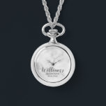 Montre Scénario moderne - Groomsman personnalisé<br><div class="desc">Cadeaux Groomsman personnalisés avec le nom de toiletteur personnalisé en gris style de police script moderne avec titre et date mariage dans style de police sans serif moderne sur arrière - plan de marbre blanc. Parfait aussi pour le meilleur homme, père de la mariée, demoiselle d'honneur, mère de la mariée...</div>