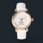 Montre Signature Monogramme manuscrit Script Blu rose<br><div class="desc">Couvre-montre monogramme moderne et moderne avec une typographie de signature minimaliste moderne associée à une police sans-serif en noir minimal sur un arrière - plan rose vif. Faites-le vous-même en ajoutant votre propre nom monographique et votre texte côté colonne vertébrale pour créer un design aussi unique que vous êtes. Un...</div>