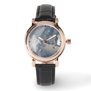 Montre Soleil Sur Les Eaux De La Terre.