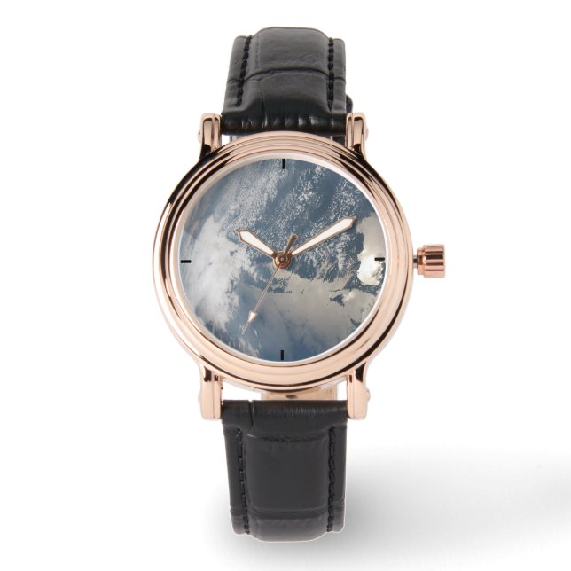 Montre Soleil Sur Les Eaux De La Terre. (Recto)