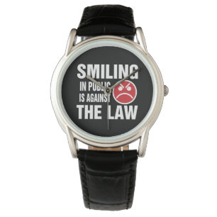Montre Sourire en public est contre la loi