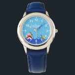 Montre Sous les bulles de requin de mer nom de plongeur b<br><div class="desc">Arrière - plan bleu,  bulles,  vagues bleues,  plongeur sous-marine et requin. Modèle pour le nom de l'enfant. Script de style à la main en blanc. Chiffres blancs.</div>