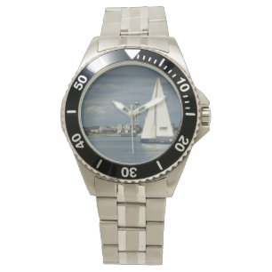 Montre Space Needle et voilier - Veille personnalisable
