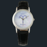 Montre Symbole d'astrologie de Cute Aries personnalisé<br><div class="desc">Cette jolie montre personnalisée en mauve et lavande Aries présente votre signe astrologique du Zodiac dans une belle étincelle comme les constellations. Customisez ce joli cadeau de montre-bracelet avec votre nom dans un magnifique script cursif pour quelqu'un qui a un anniversaire fin mars ou début avril.</div>