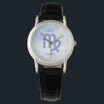Montre Symbole d'astrologie Virgo personnalisé violet<br><div class="desc">Cette jolie montre Vierge violette et lavande personnalisée présente votre signe astrologique du Zodiac dans une belle étincelle comme les constellations. Customisez ce joli cadeau de montre-bracelet avec votre nom dans un magnifique script cursif pour quelqu'un qui a un anniversaire fin août ou début septembre.</div>