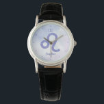 Montre Sympathique Léo Astrologie Signal Personnalisé Vio<br><div class="desc">Cette jolie montre Leo couleur violet et lavande personnalisée présente votre signe astrologique du Zodiac dans une belle étincelle comme les constellations. Customisez ce joli cadeau de montre-bracelet avec votre nom dans un magnifique script cursif pour quelqu'un qui a un anniversaire fin juillet ou début août.</div>