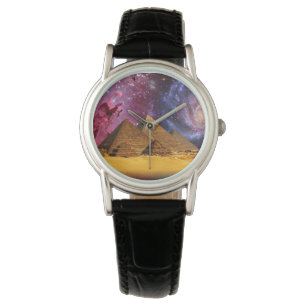 Montre tempête cosmique au-dessus de l'égypte
