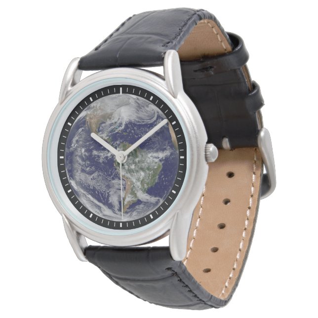 Montre Terre Pleine Montrant Une Puissante Tempête D'Hive (Incliné)