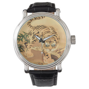 Montre Tigre Minhwa Vintage au bord d'un ruisseau