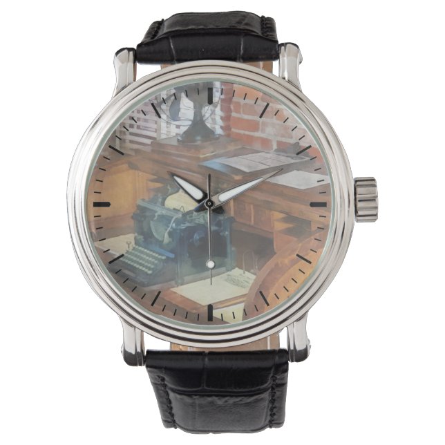 Montre Trains - Bureau du Chef de Gare (devant)