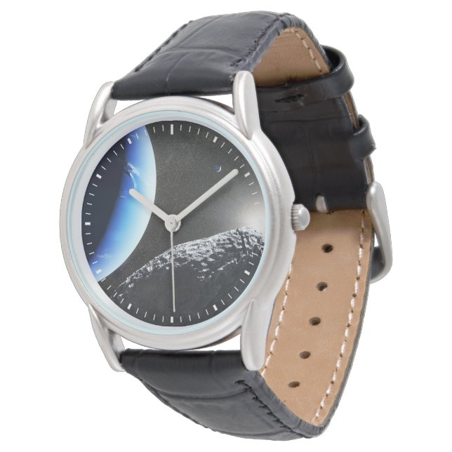 Montre Un Hippocamp de la minuscule lune de Neptune. (Incliné)