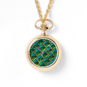 Montre Un regard vert émeraude, sous grille dorée ?