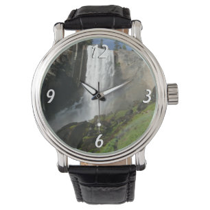 Montre Vernal Falls I dans le parc national de Yosemite