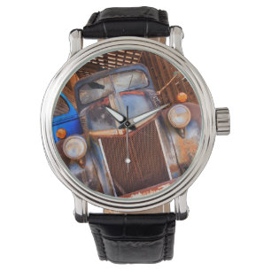 Montre Vieux camion rouillé à une ferme