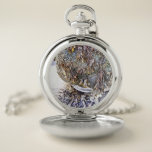 MONTRES DE POCHE LA PLAGE<br><div class="desc">Un design photographique de la marée de mer qui se lave sur la plage et les rochers,  exposant les algues et les barnacles.</div>