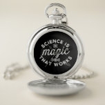 MONTRES DE POCHE LA SCIENCE EST UNE MAGIE QUI FONCTIONNE<br><div class="desc">FUNNY</div>