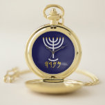Montres De Poche Minorah Paleo hébreu<br><div class="desc">Menorah Paleo Hébreu lettrage. Personnalisez en ajoutant votre propre nom. Pour faire cela votre propre design "Cliquez pour Customiser plus loin" ... ou "Transférer ce design" pour imprimer la même conception sur un autre produit. D'où vient la Menorah ? Il vient de la Bible, dans le livre de l'Exode, chapitre...</div>